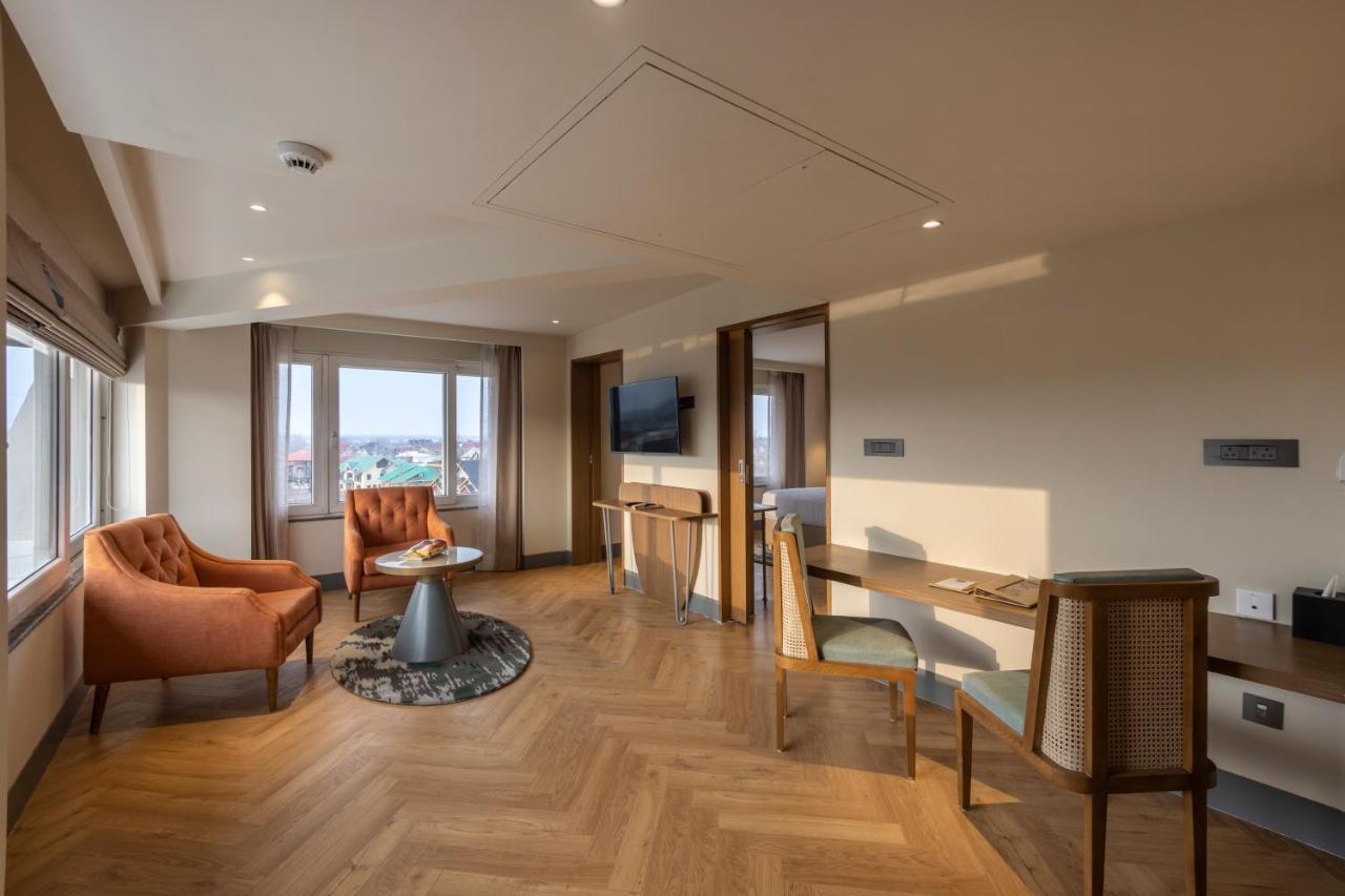 Sarovar Portico Srinagar Екстер'єр фото